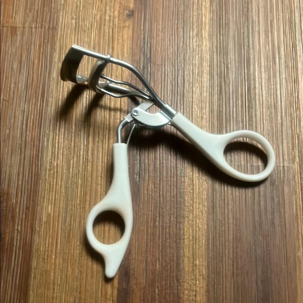 Sally Hansen eyelash curler